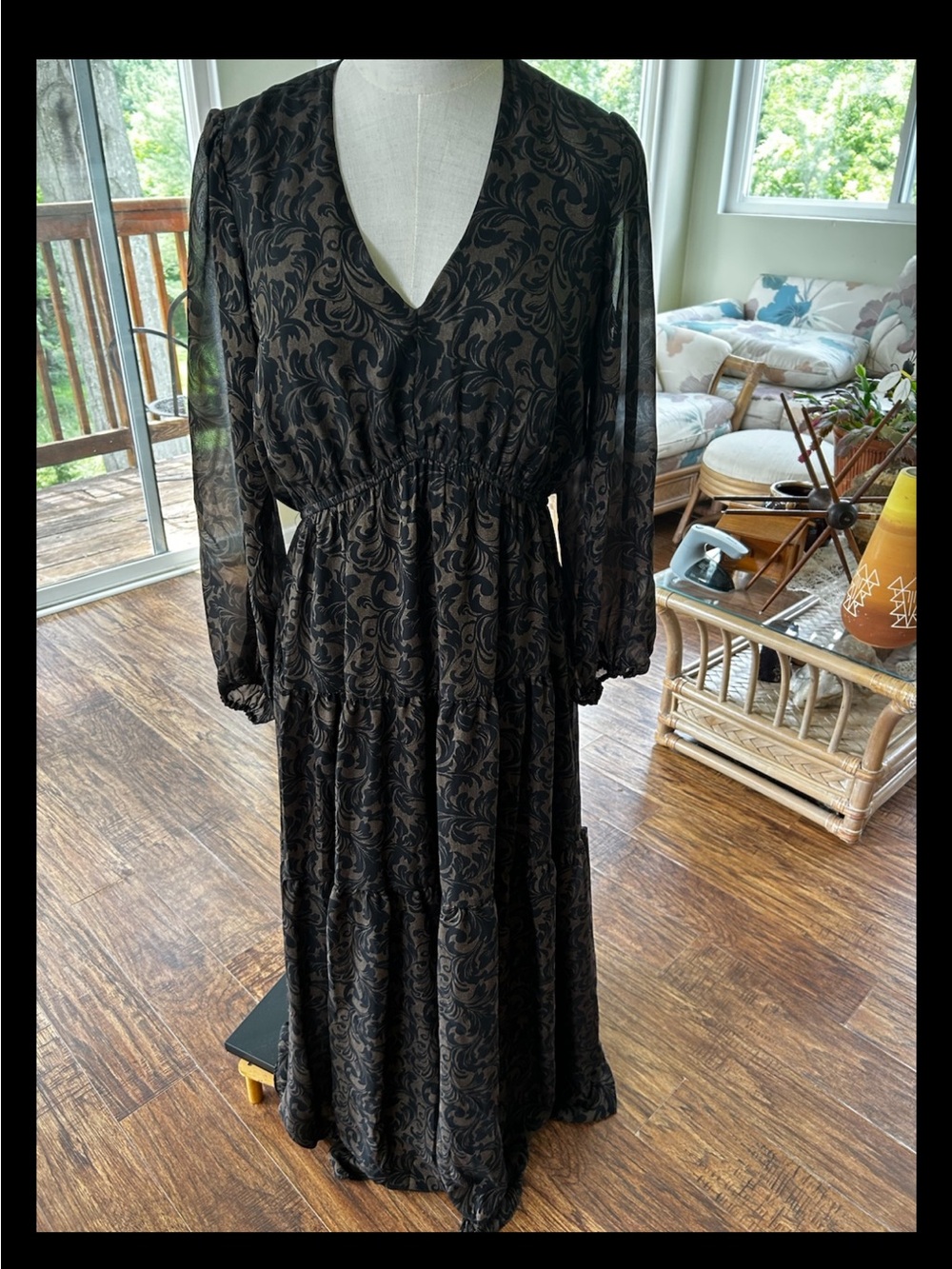 Signature by Robbie Bee Black and Brown Swirl V-Neck Tiered Midi Dress Size 8 - Picture 4 of 7